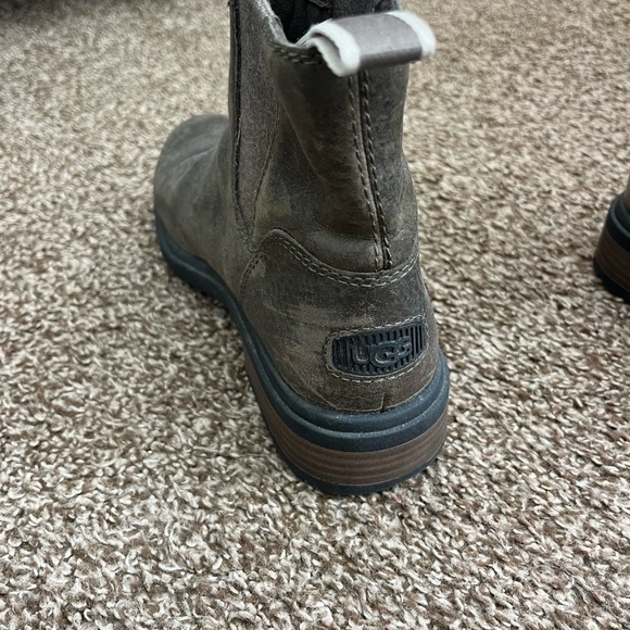 Ugg brown leather boots - size 8 - Picture 2 of 3